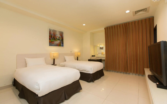 F Hotel - Sanyi