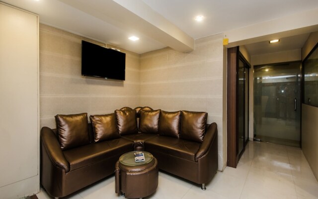 OYO 11908 Hotel Lake Bloom Residency