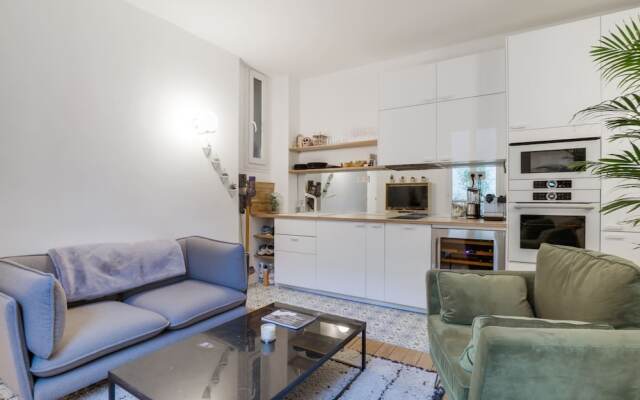 Sumptuous Apartment For 2 Canal Saint Martin