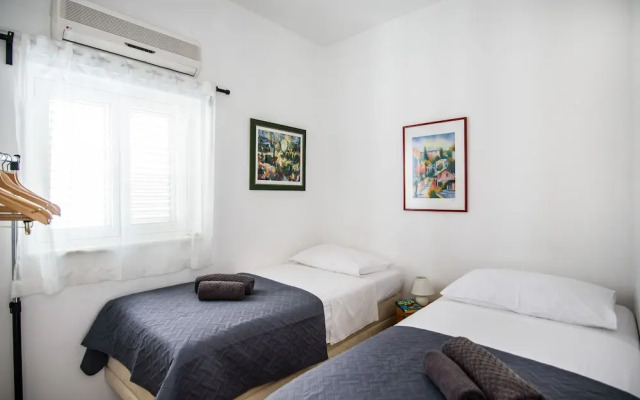 Zenith Apartment by DuHomes