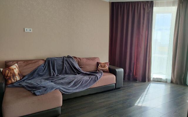 День и ночь на улице Моисеева 10