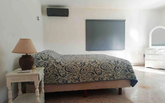 La Casa Amarilla Frente al Mar