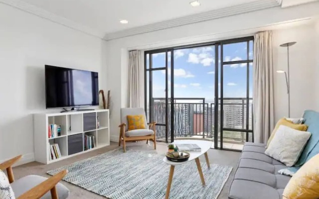 Bright One Bedroom Beauty With Balcony