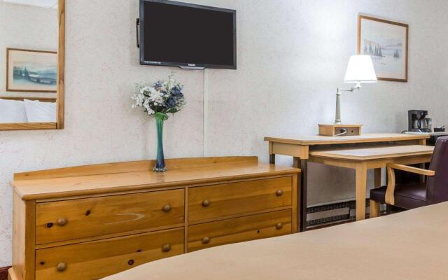 Econo Lodge Near Stewart International Airport