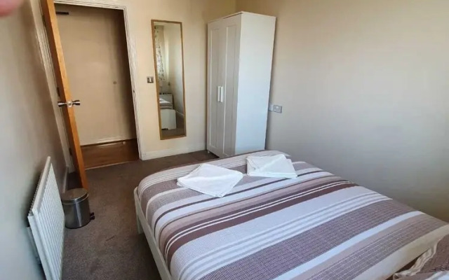 AFFLUENT APARTMENTS riverside Sark tower