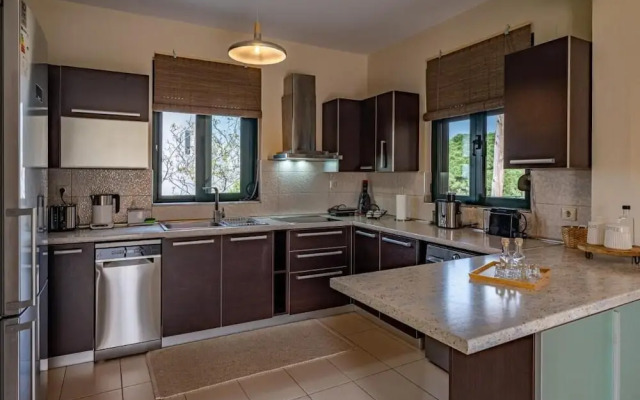 Helen Sweet Home in Kounoupidiana