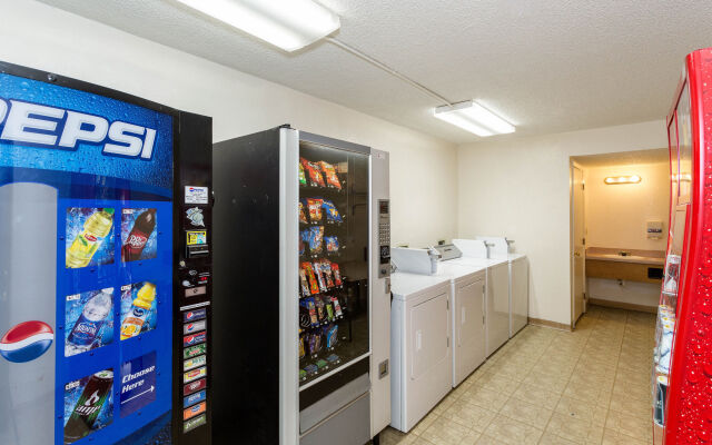 MorningGlory Inn & Suites