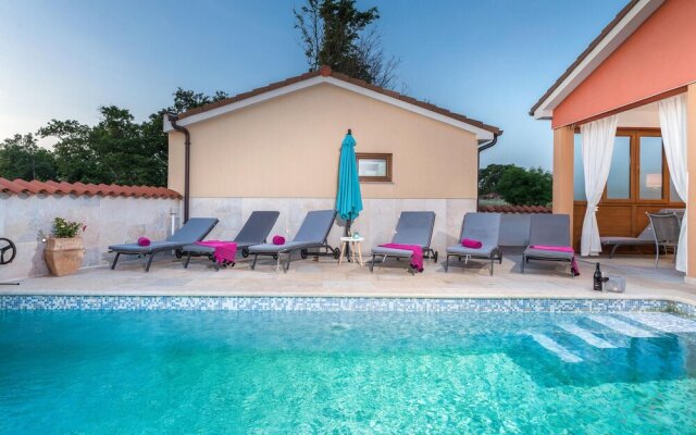 Awesome Home in Sarici With Outdoor Swimming Pool, Wifi and 4 Bedrooms