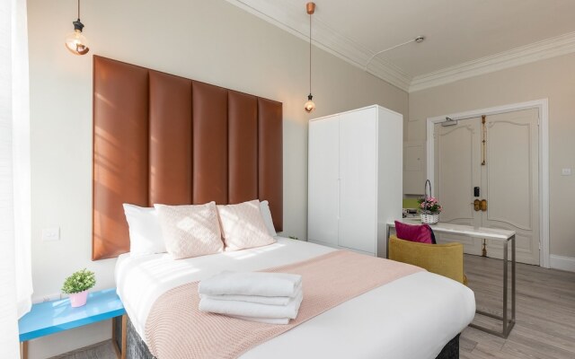 Luxurious Air Conditioned Apt High Street Kensington