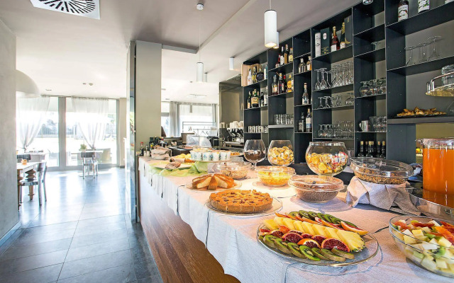 One Hotel & Restaurant