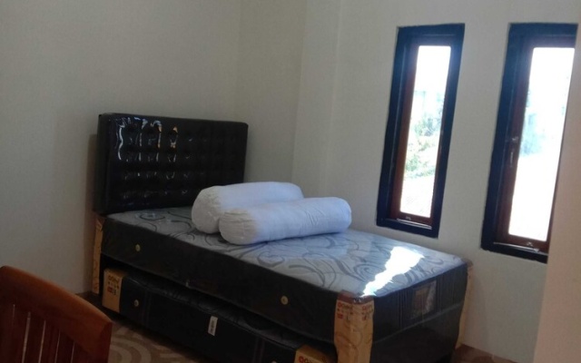 EXPRESS O 91722 Home Stay Dan Sewa Mobil Jhon's Family – Guest Rooms – Labuan Bajo