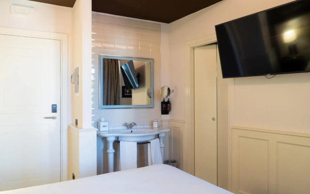 The Glam Boutique Hotel & Apt