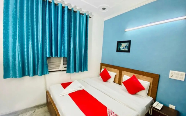 Goroomgo White Elephant Inn Noida