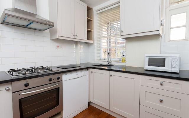 2 Bedroom Flat Sleeps 4 in Pimlico