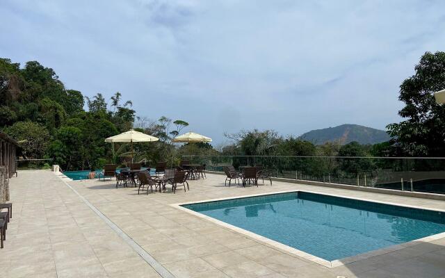 Casa de Cond. em Camburyzinho com Lazer Completo