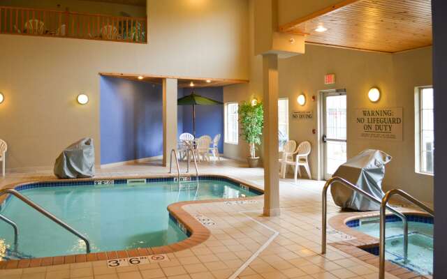 GrandStay Hotel & Suites