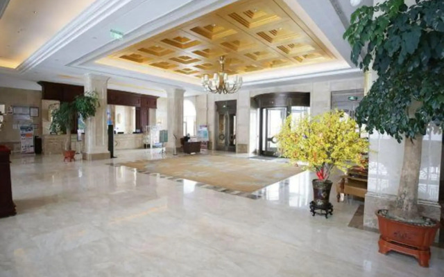 Heihe Yinjian Jianguo Hotel