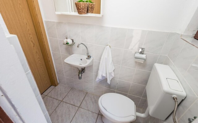 Beautiful Home in Prizna With 2 Bedrooms and Wifi