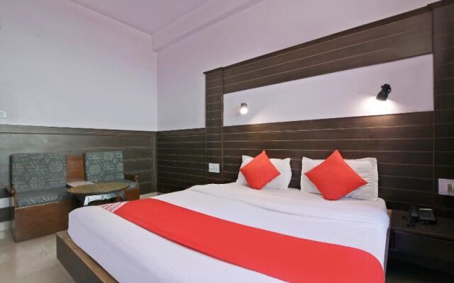 OYO 22122 Hotel Falcon Crest