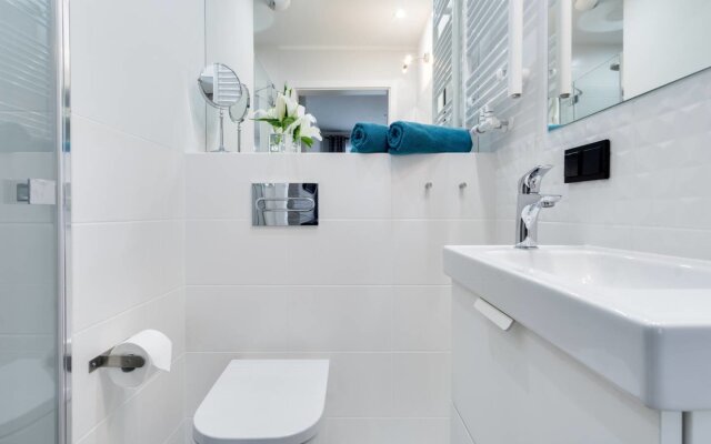 Modern Studio Apartment