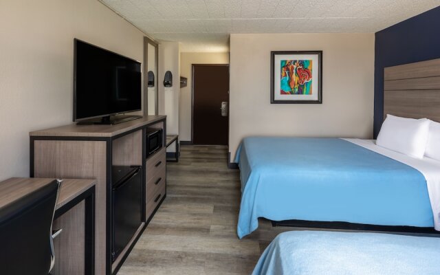 Super 8 by Wyndham Laredo