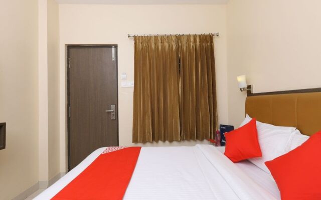 Oyo 14934 Kalyani Grand