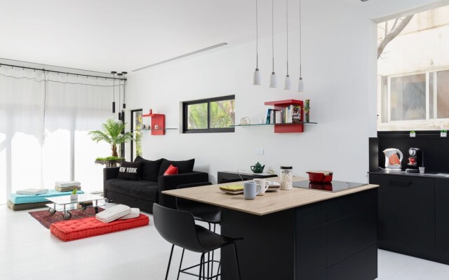 New Design & Sunny Balcony in TLV Center