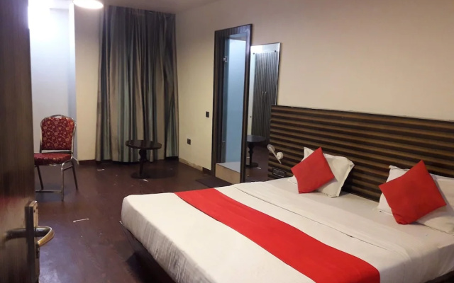 Hotel Sandal Wood
