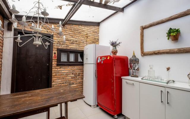 Casa rústica c/piscina, apenas famílias TLS901