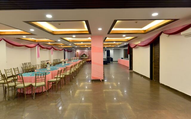 Oyo 11367 Hotel Yellow