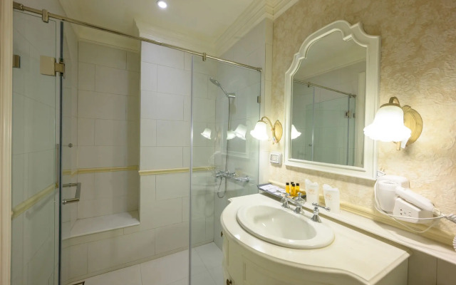 Chateau de Khaoyai Hotel & Resort