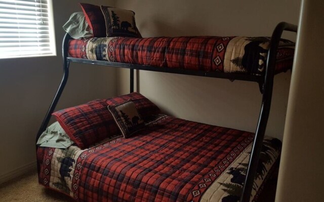 Duck Creek Luxurious Cabin