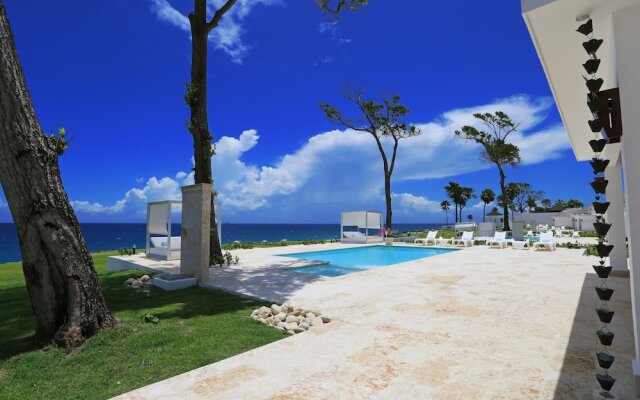 Ocean Front Villa Deluxe 4 Bedroom