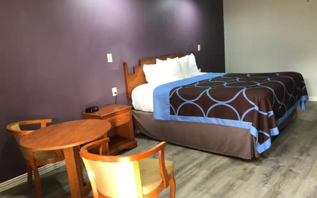Diboll Inn & Suites