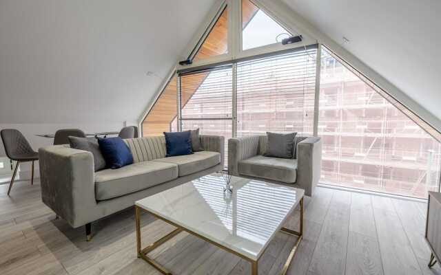 Impeccable 2-bed Apartment in Camberley