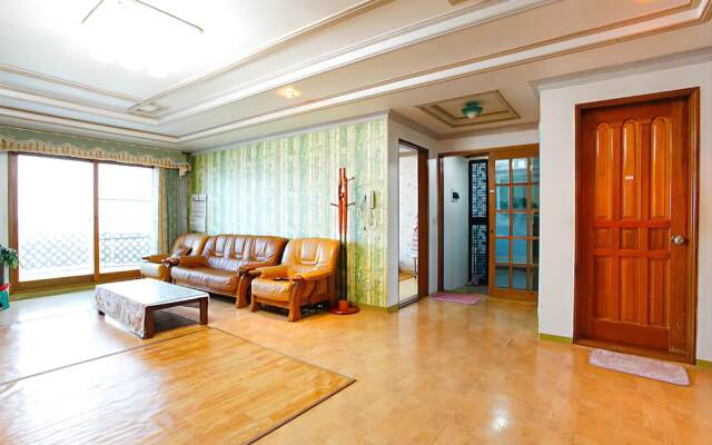 Seokcho Hometown Lodge Pension