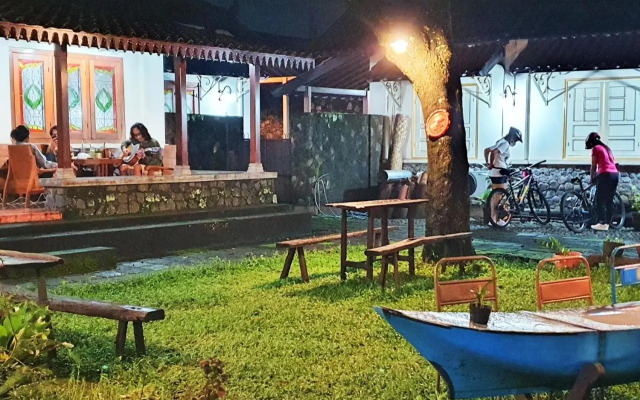 Omah Pitoe Guest House