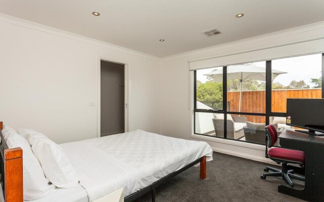 Barefoot Beach Holiday House