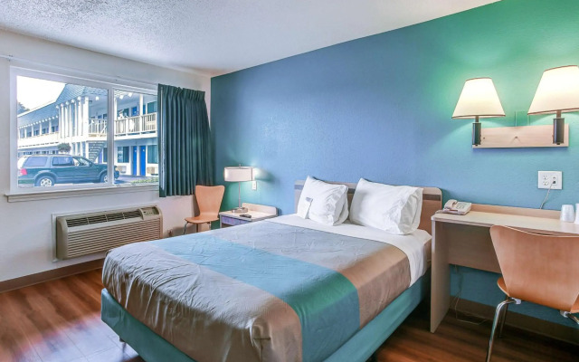 Motel 6 Coos Bay, OR