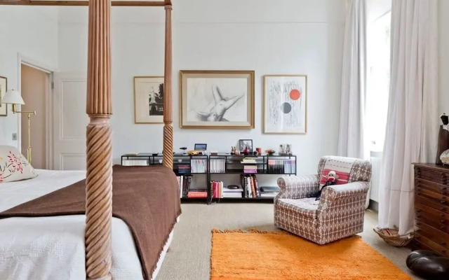 Gorgeous & Grand 5 Bed House, Holland Park