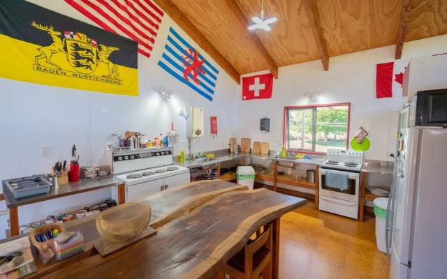 Bob & Maxines Backpackers