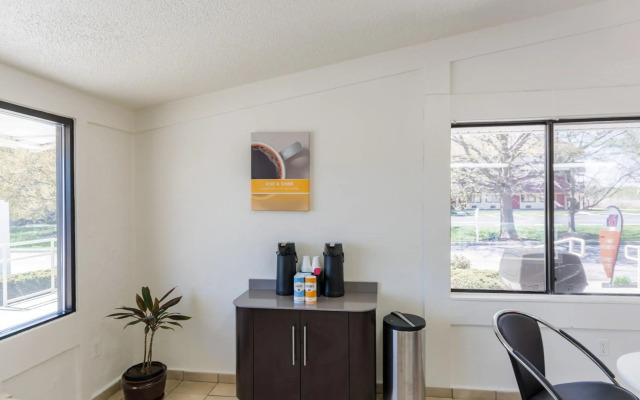 Travelodge by Wyndham Essington / Philadelphia Airport
