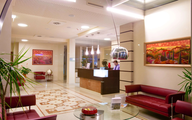 Breaking Business Hotel