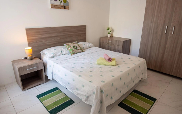 Seafront apartment between Valletta and Sliema