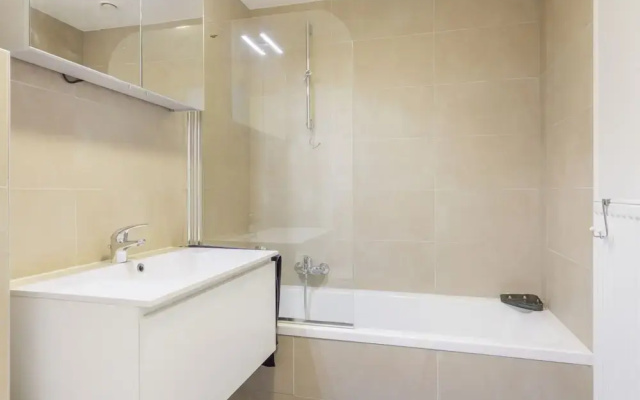 Spacious Studio With Storage Room