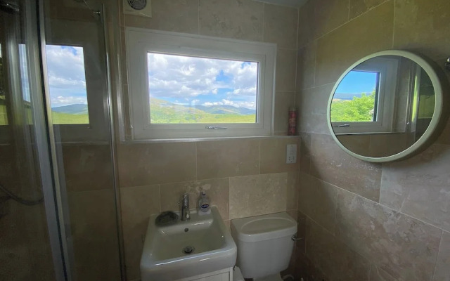 Snowdonia 1-bed Chalet, Sleeps 2, Stunning Views