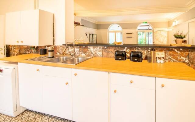 Spacious Holiday Home With 4 Tiny Houses