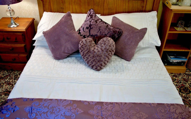 Crown Hotel Guesthouse