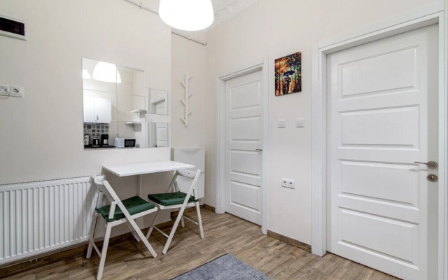 Central and Modern Flat Near Flower Passage