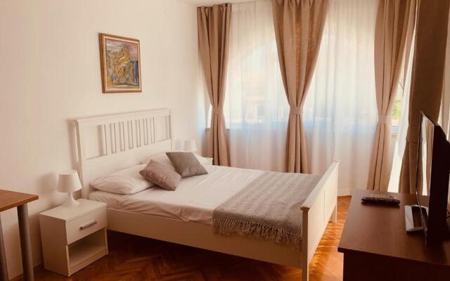 Room in Guest Room - Linc Rooms & Apartments